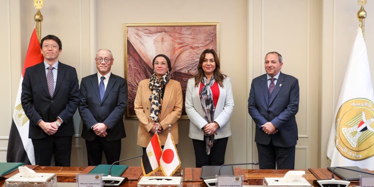 وزيرتا البيئة والتنمية المحلية ومحافظ بورسعيد يوقعون مع هيئة التعاون اليابانية وثيقة مشروع “مبادرة بورسعيد” لتحسين كفاءة إدارة المخلفات البلاستيكية