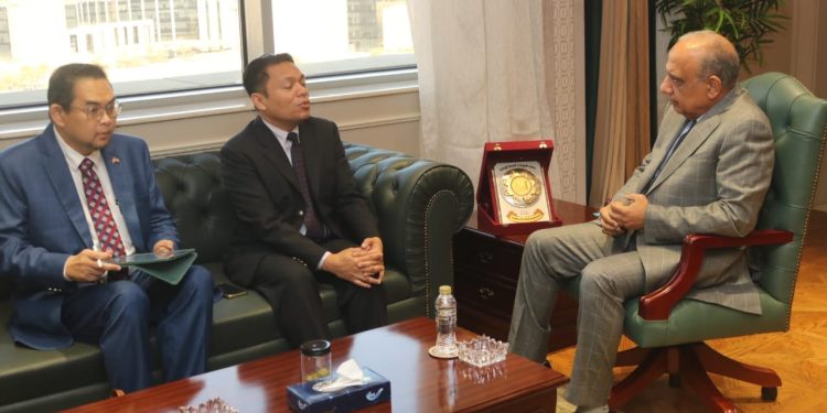 وزير الكهرباء والطاقة المتجددة يستقبل سفير ماليزيا بالقاهرة لبحث سبل دعم وتعزيز فرص التعاون والشراكة والاستثمار