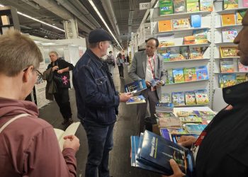 إستمرارتوزيع إصدارات مؤسسة رسالة السلام في معرض فرانكفورت الدولى للكتاب 