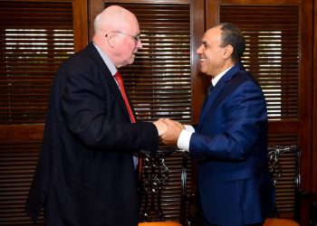 وزير الخارجية يلتقى البروفيسور الألماني فولكر كاودر بجامعة مدينة جيسن الألمانية