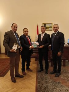 وفد مؤسسة رسالة السلام يهدي للسفير المصري في روسيا إصدارات مجلة العرب العربية والدولية