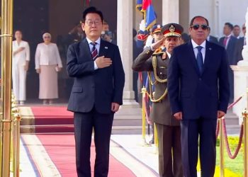 الرئيس السيسي والسيدة انتصار السيسي يستقبلان رئيس كوريا الجنوبية و قرينته بقصر الاتحادية