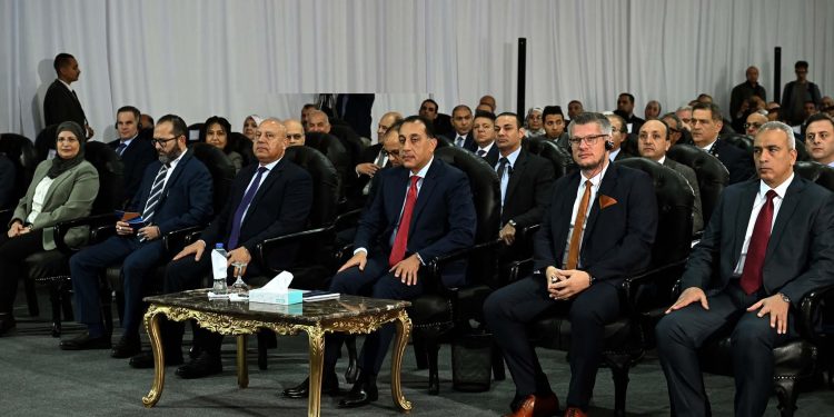 رئيس الوزراء يفتتح مصنع “ليوني مصر” العالمية لضفائر السيارات بمدينة بدر