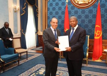 وزير الخارجية يسلم رسالة خطية من السيد رئيس الجمهورية للرئيس الأنجولي