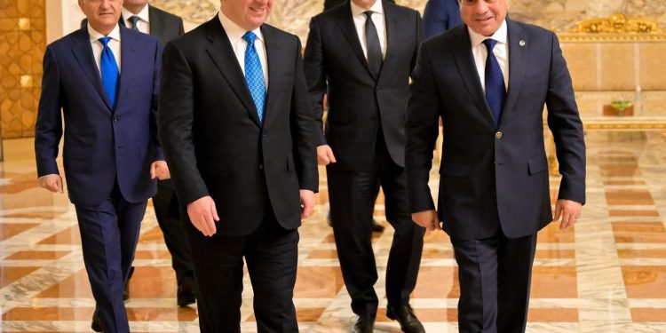 الرئيس السيسي يستقبل رئيس حكومة كردستان العراق