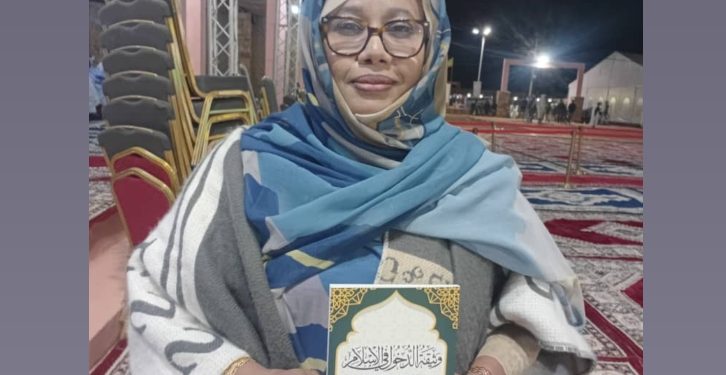 مؤسسة رسالة السلام توزع مئات الكتب بمهرجان وادان والمثقفون يتلقونها بإعجاب