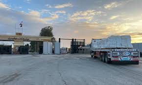 قافلة المساعدات الإنسانية ” زاد العزة” الـ112 تدخل للفلسطينيين فى قطاع غزة