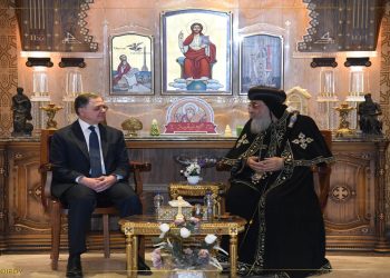 وزير الداخلية يزور قداسة البابا تواضروس الثاني بمقر الكاتدرائية بالعباسية لتقديم التهنئة بعيد الميلاد المجيد