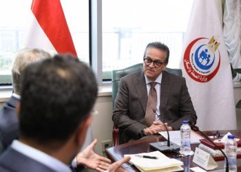 نائب رئيس مجلس الوزراء ووزير الصحة يبحث مع شركة «فيلبس» توطين صناعة أجهزة الأشعة