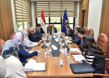 رئيس هيئة الدواء يبحث مع ممثلي جيبتو فارما وشيلبا وبيوميد إيجيبت سبل توطين صناعات الدواء المتقدمة وأدوية الأورام