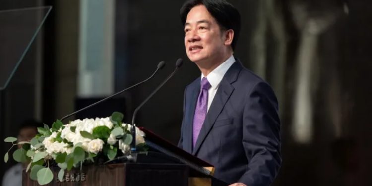 رئيس تايوان يتعهد بالدفاع عن سيادة الجزيرة بعد مناورات الصين