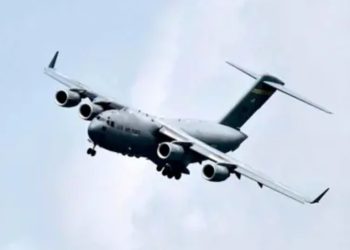 وسط تصاعد مؤشرات  توجيه ضربة لإيران.. 10 طائرات عسكرية أمريكية تحط في بريطانيا