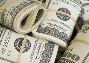 سعر الدولار مقابل الجنيه المصري في 11 بنكاً مع بداية تعاملات الثلاثاء