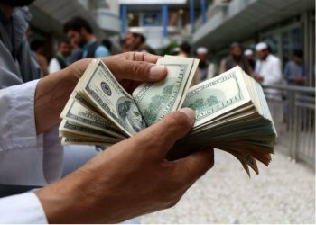 سعر الدولار مقابل الجنيه المصري في 11 بنكاً مع بداية تعاملات الخميس