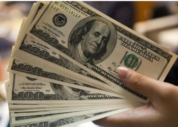 سعر الدولار مقابل الجنيه المصري في 11 بنكاً مع بداية تعاملات الأحد