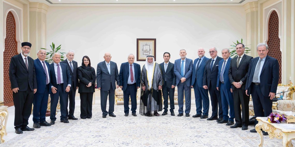 سلطان القاسمي يستقبل وفد مؤسسي مجمع اللسان العربي في بيروت.. ويبارك انطلاق أعمال المجمع بالتعاون مع الشارقة